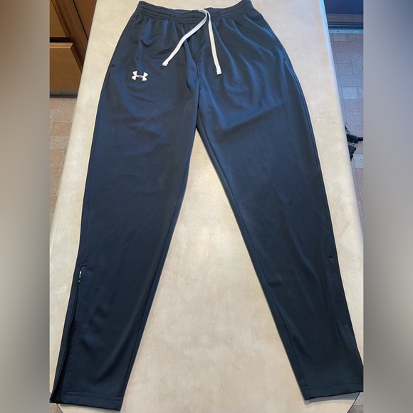 Women’s Under Armour lightweight pants - Picture 1 of 3